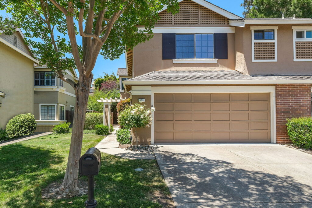 4 web or mls 105 Fern Front 2