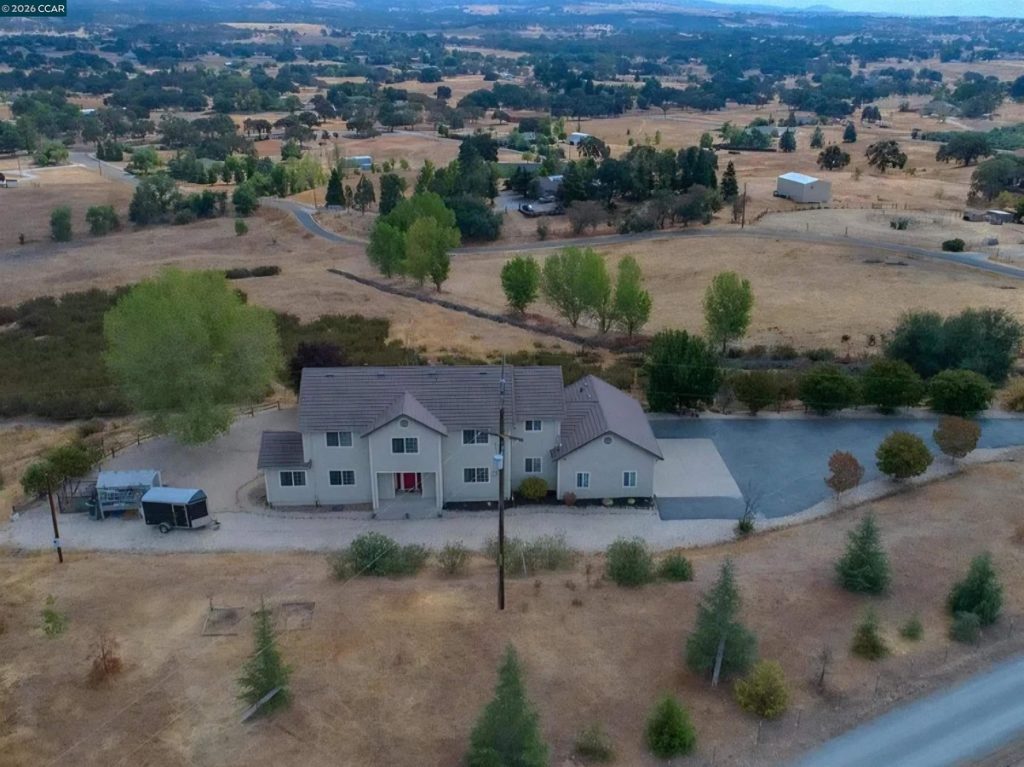 426 Sheris Place Valley Springs